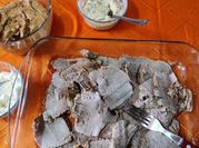 Una foto de puerro y tomates secos