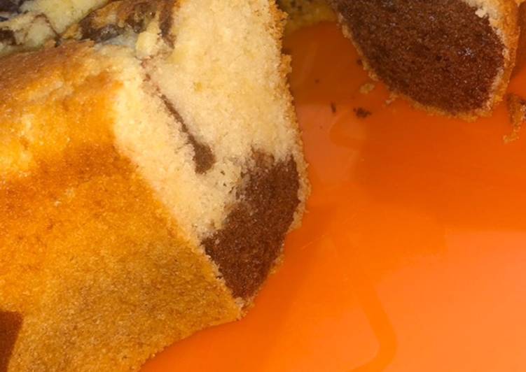 Ciambella bicolore allo yogurt senza burro