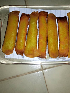 A picture of Fish rolls.