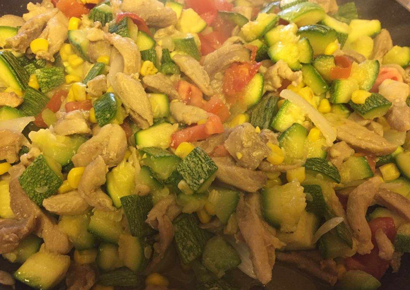 Calabacitas con pollo y elote a mi estilo. 😋😋
