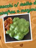 Gnocchi com molho de espinafres e manjericão