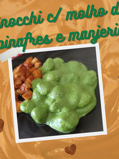 Foto de Gnocchi com molho de espinafres e manjericão