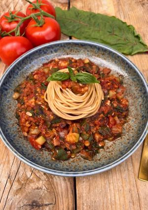 Cukkinis-vöröslencsés bolognai 🍝 Tény recept|Vegán komfort kaja 30 perc alatt recept fotója