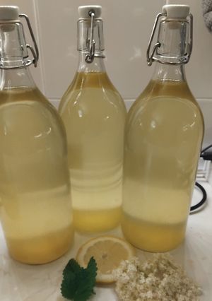 Mentás bodzaszörp recept fotója