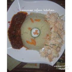 A picture of Cuscus wif coleslow.