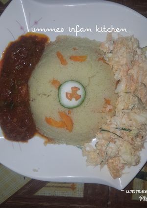 A picture of Cuscus wif coleslow.