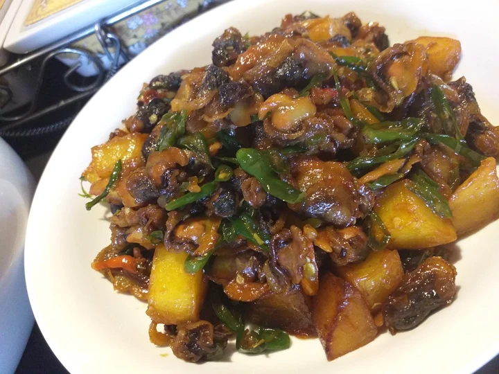 Langkah Mudah untuk Membuat Resep Sambel iris kerang dara dan kentang yang Bisa Manjain Lidah Anti Ribet, Mantap