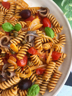 Una foto de Pasta a la puttanesca
