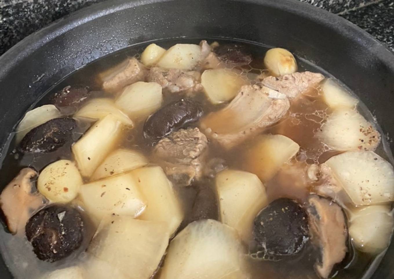 Pork rib soup with daikon