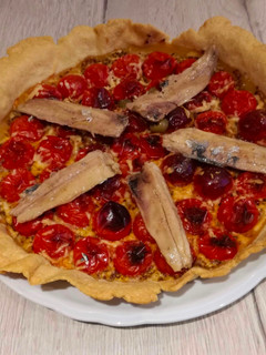 Foto principal de Tarta de tomate cherry con sardinas