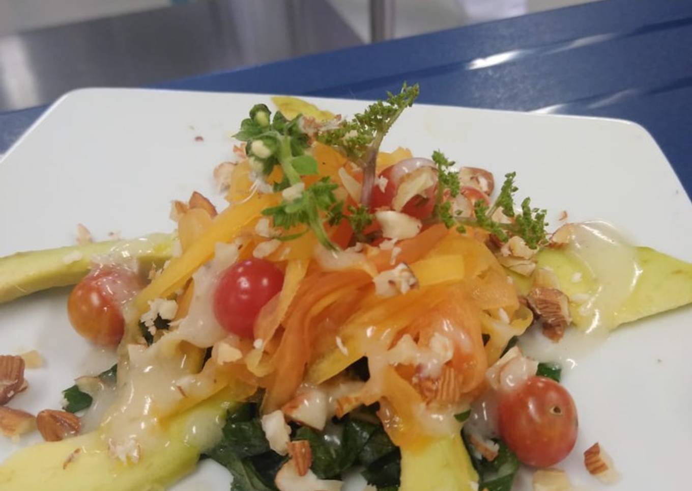 Ensalada de aguacate, bledo y papaya pintona