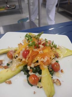 Una foto de Ensalada de aguacate, bledo y papaya pintona