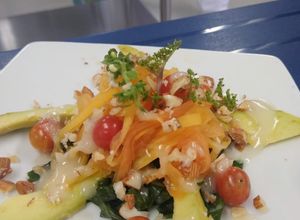 Una foto de Ensalada de aguacate, bledo y papaya pintona