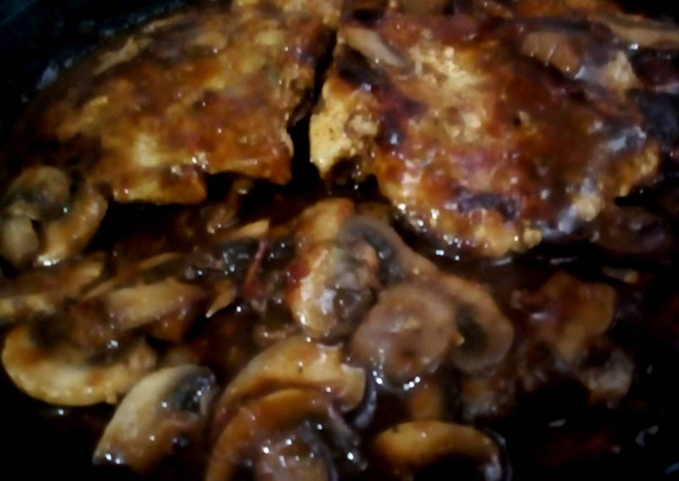 Lomo de Cerdo con Champiñones en Salsa