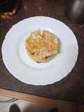 Ensalada de pasta corta con marisco y verduras