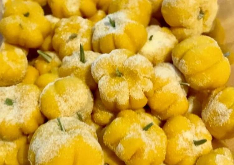 Step-by-Step Guide to Make Homemade Kürbis Gnocchi mit Salbeibutter