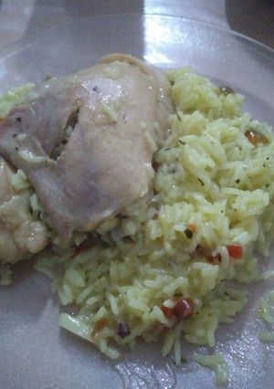 Una foto de Arroz con pollo super sabroso ☺️