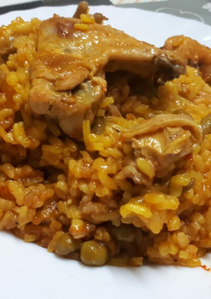 Una foto de Arroz, conejo y pollo