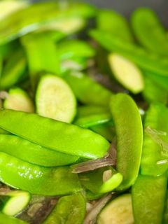 Hình của món 🌱 Đậu Hà Lan Xào Bí Ngòi (Vegan).