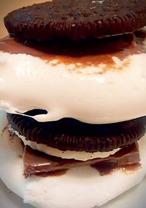 A picture of S'MOREOS!!!!!.