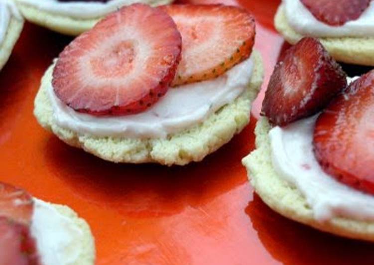 How to Prepare Homemade strawberry fruit pizza