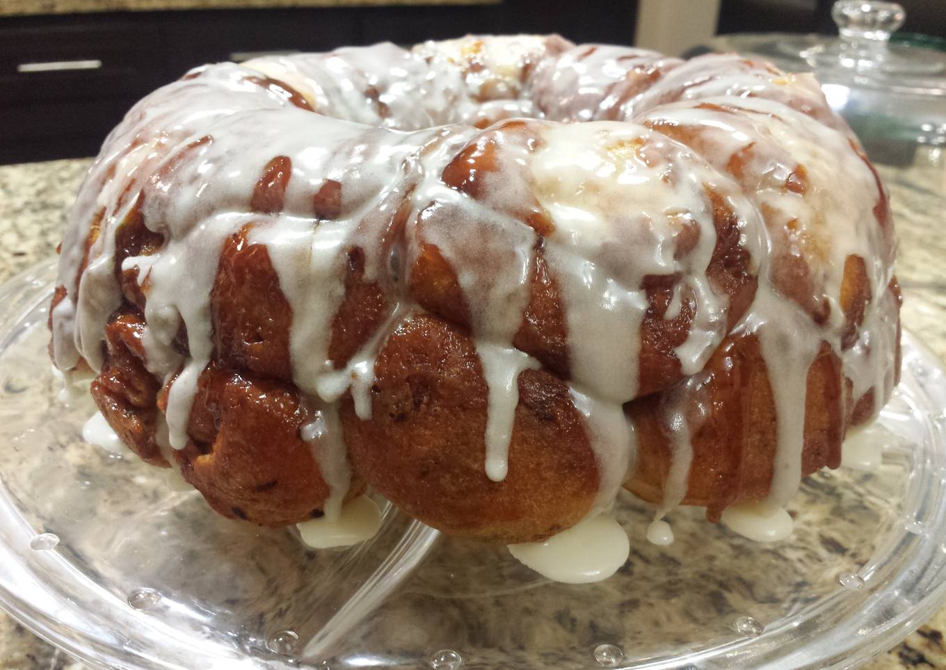 Cinnamon cream cheese monkey bread