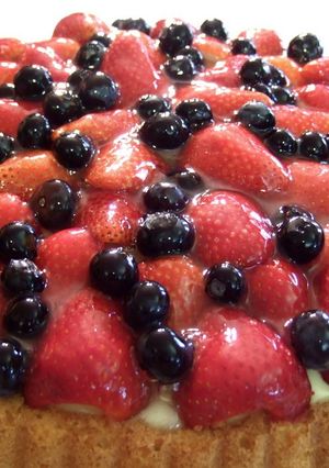 A picture of German Dessert: Strawberry & Blueberry Tart.