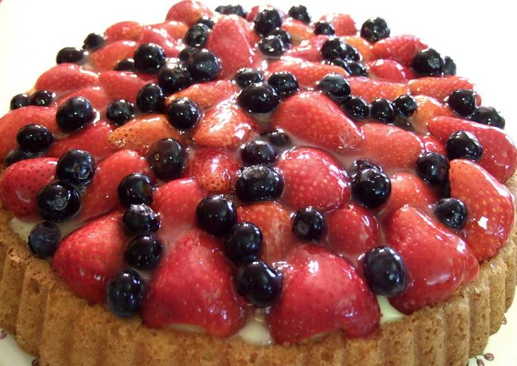 Easiest Way to Prepare Super Quick Homemade German Dessert: Strawberry &amp; Blueberry Tart