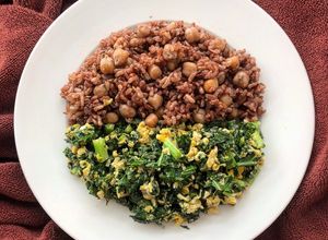 Hình của món Eatclean: Cơm gạo lứt đậu gà ăn cùng cải kale xào trứng (5).