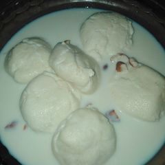 A picture of Rasmalai.
