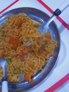 मसाला मैगी आटा नूडल्स (Masala Maggi aata Noodles recipe in hindi) रेसिपी मुख्य फोटो