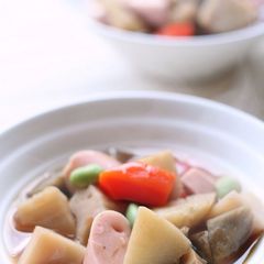 A picture of Fish Sausage Noppe'i Soup with Plenty of Root Veggies.