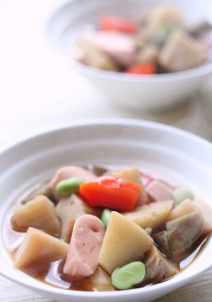 A picture of Fish Sausage Noppe'i Soup with Plenty of Root Veggies.