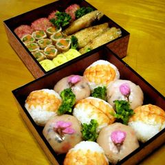 A picture of Bento for a Cherry Blossom Viewing Picnic.