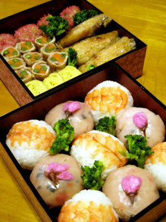 A picture of Bento for a Cherry Blossom Viewing Picnic.