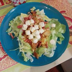 A picture of Easy and tasty salad with apple, bacon and boursin.