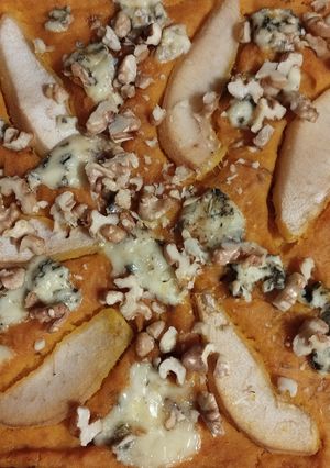 Una foto de Galette salada de cabutia y peras sin masa