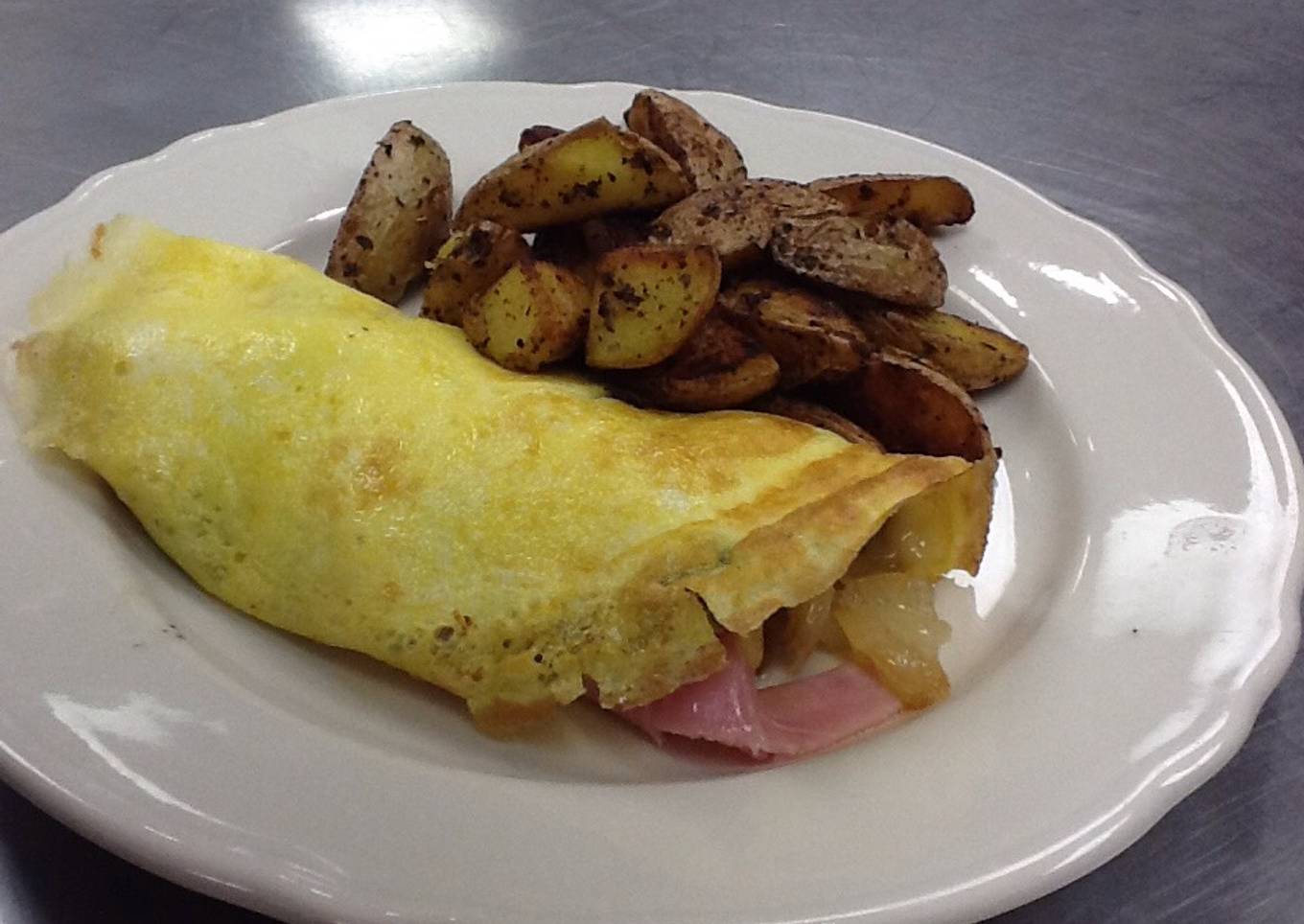 One egg omelette with home fries for one