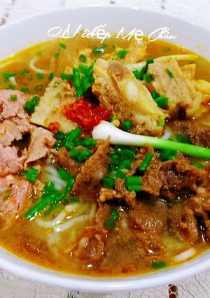 Hình của món Bún bò sườn, tái, nạm.