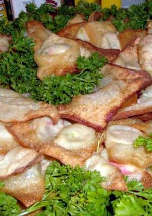 A picture of Crab Rangoon.