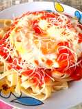 Tagliatella con tomate y huevo frito