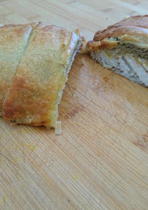 Une photo de Tresse Feuilletée AU LIEU NOIR, FONDUE DE POIREAUX et tapenade