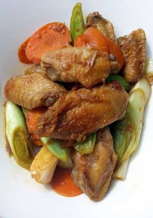 A picture of Chicken Wings With Carrot And Leek.