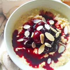 A picture of Cherry Bakewell Oats.