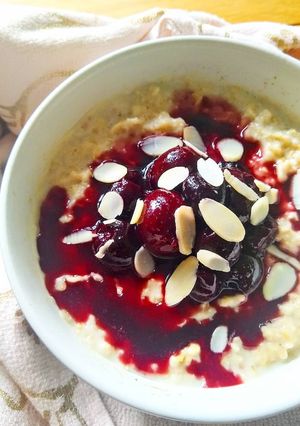 A picture of Cherry Bakewell Oats.