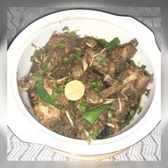 A picture of Green chicken Kardahi.