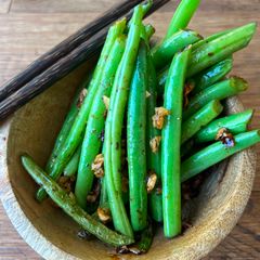 A picture of Salt and Pepper Green Bean.