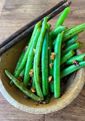 A picture of Salt and Pepper Green Bean.