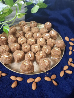 અડદિયા (Adadiya Recipe In Gujarati) રેસીપી મુખ્ય ફોટો