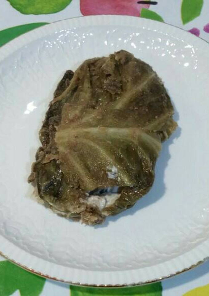 Una foto de Atadillo de col rellena de crema de champiñones crudos y j. York